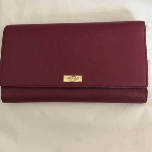 Kate Spade Travel Wallet - Picture 1 of 4